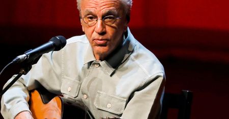 Tropikalny sprzeciw. Caetano Veloso znów idzie na wojnę