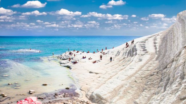 Sycylijskie plaże przyciągają zwłaszcza od maja do października