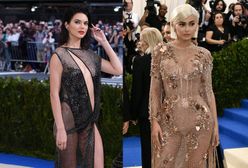 Kylie i Kendall Jenner na gali MET