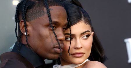 "Travis Scott: Mamo, potrafię latać". Kylie Jenner i Stormi na premierze dokumentu Netflixa