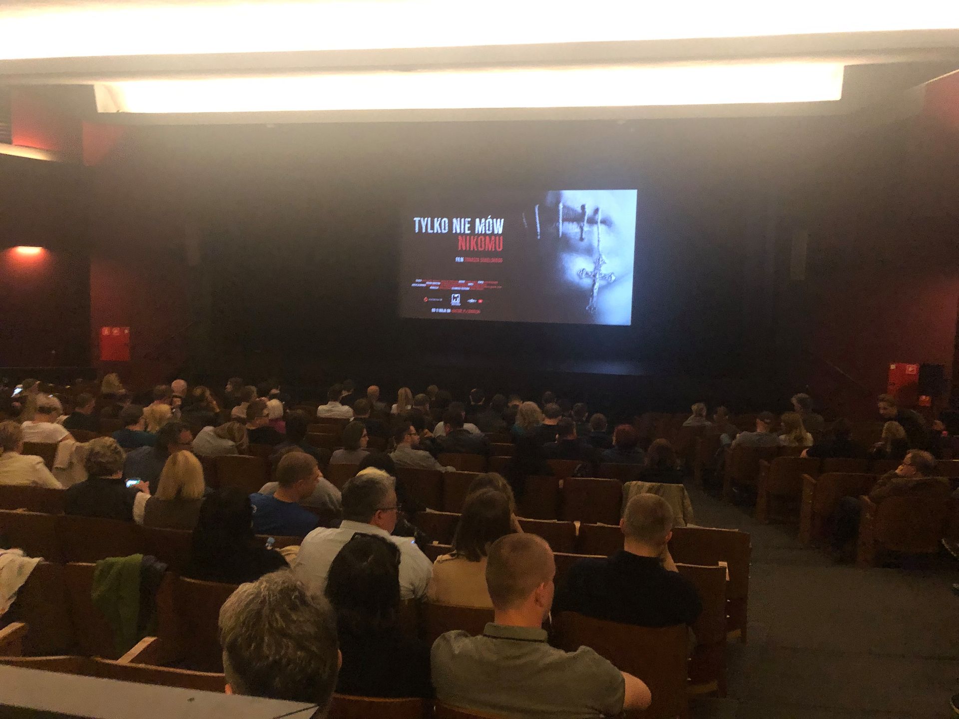 Widzowie na premierze filmu Tomasza Sekielskiego "Tylko nie mów nikomu"