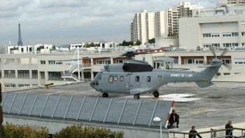 Arafat w śmigłowcu przybywa do szpitala