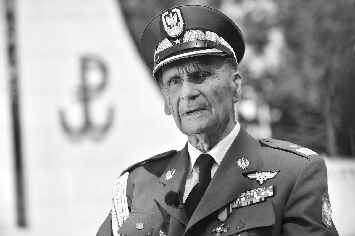 Generał Zbigniew Ścibor-Rylski zmarł ponad cztery miesiące temu. Przygnębiający widok grobu