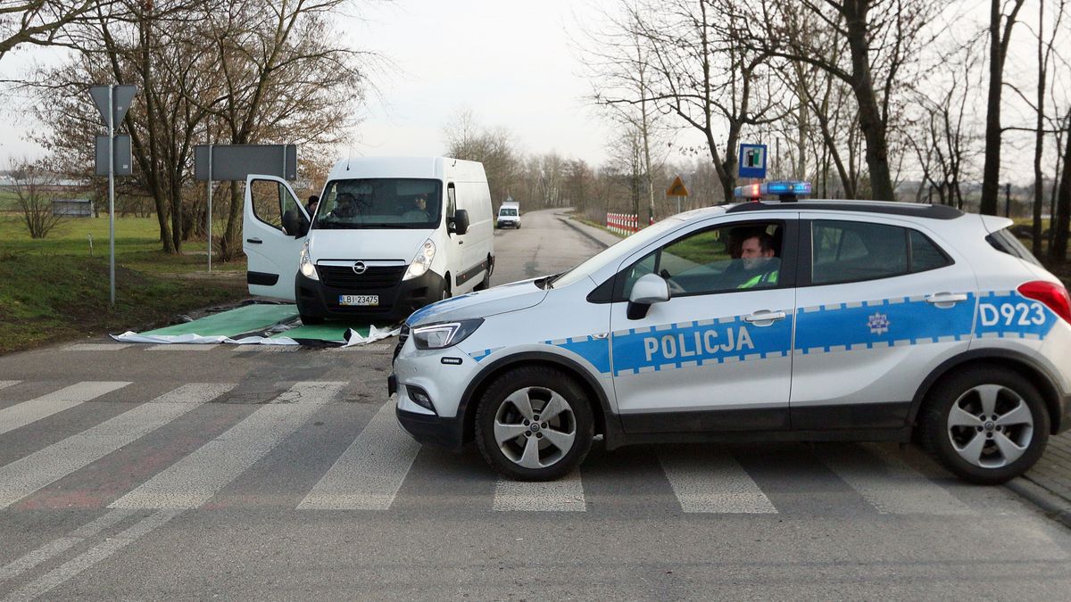 Wokół miejscowości, gdzie wykryto ognisko wirusa, zorganizowano policyjne i sanitarne blokady.
