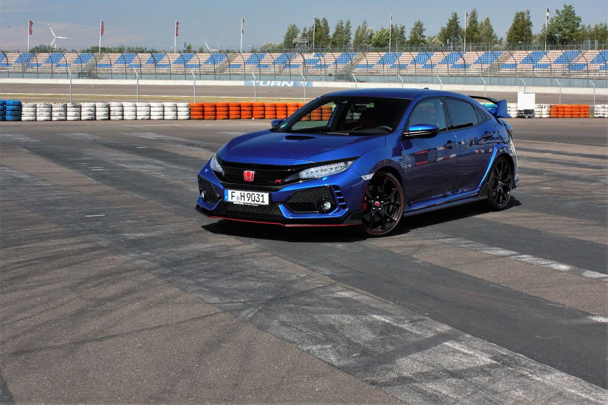 Honda Civic Type R. To auto nawet nie próbuje być skromne