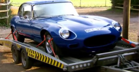 Kupili Jaguara E-Type'a i sporo na nim zarobili. Samochód był w kiepskim stanie