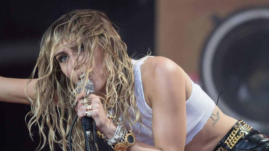 Miley Cyrus szokuje w nowym teledysku