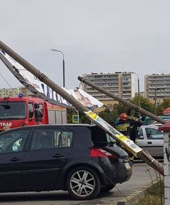 Incydent z plakatem Arkadiusza Myrchy. Trzy auta uszkodzone