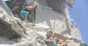 Syria. Zdjęcie, które wstrząsnęło światem. Pięciolatka ratowała swoją siostrzyczkę