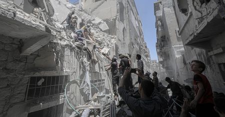 Syria. 5-latka zginęła ratując siostrę - zobacz zdjęcie, które wstrząsnęło światem