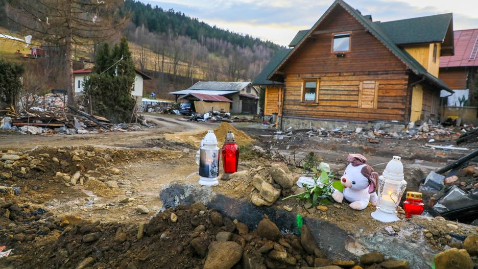 Szczyrk. W wyniku wybuchu gazu zawalił się trzykondygnacyjny budynek - zginęło 8 osób