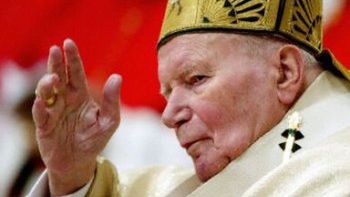 Jan Paweł II, podczas uroczystej mszy