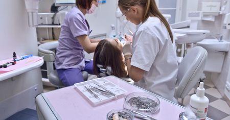 Pielęgniarka i stomatolog w szkole. Gdzie zmieścić gabinety? Dyrektorzy szukają rozwiązań