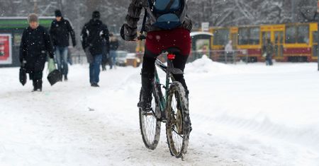 Kierowca zwyzywał rowerzystkę. Teraz zapłaci 4,3 tys. za naruszenie jej dóbr osobistych