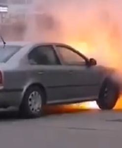 Białystok. Auto w płomieniach i błyskawiczna akcja strażaków [WIDEO]