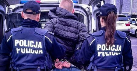 Białystok. Przerwał policjantom zakupy. 19-latek gorzko pożałował