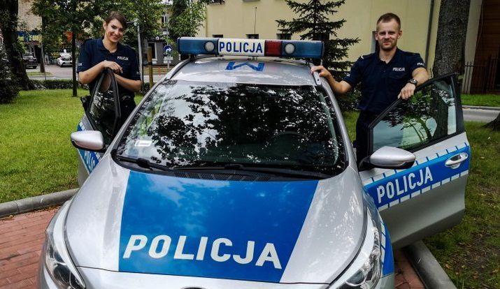 Policjanci z Białegostoku uratowali życie rannemu, który wykrwawiał się w bramie magazynu. 