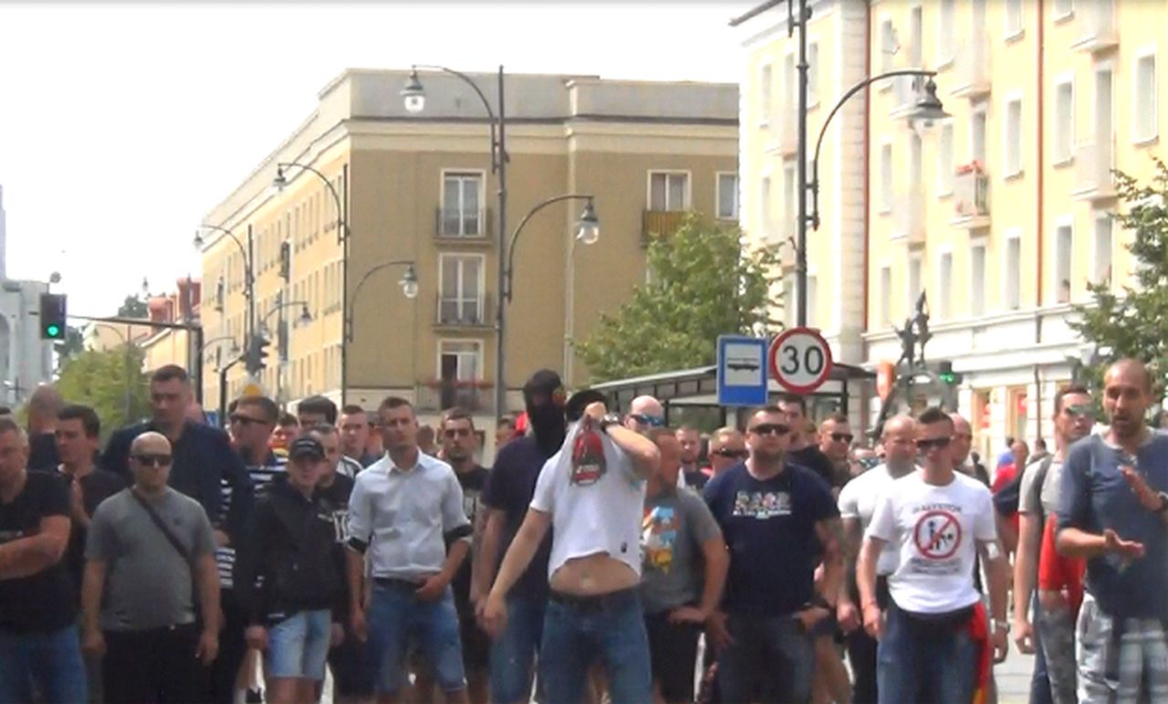 Białystok. Policja szuka kontrmanifestantów po Marszu Równości. Publikują zdjęcia 