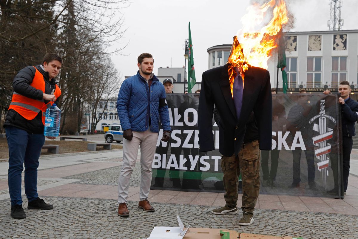 Nie będzie dochodzenia ws. spalenia kukły Petru. "Ta linia orzecznicza od lat jest już taka"