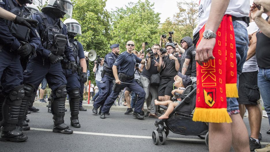 Narodowcy przyszli na marsz "bronić dzieci przed LGBT"