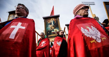 Intronizacja Jezusa Chrystysa na Króla Polski. Petycje zalały samorządy