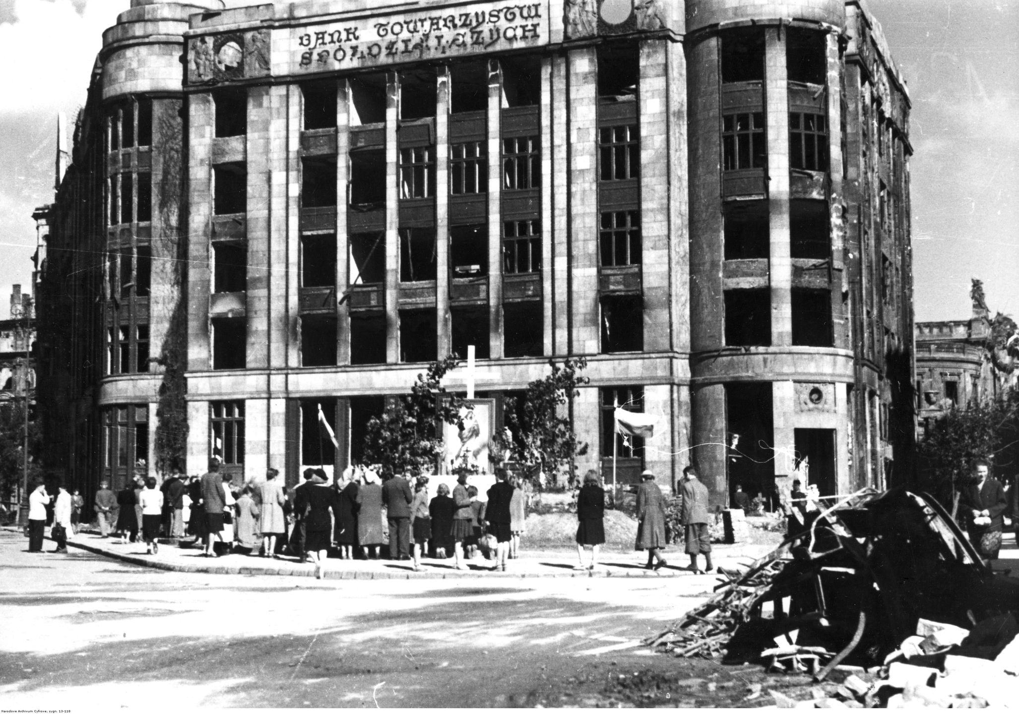 Bank Towarzystw Spółdzielczych (tzw. Dom Pod Orłami) na ul. Jasna 1 róg ul. Zgoda