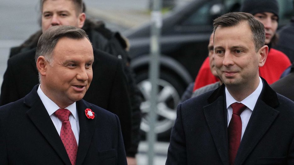 Wybory prezydenckie 2020. Andrzej Duda i Władysław Kosiniak Kamysz przed pomnikiem W. Witosa