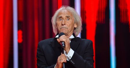 Jerzy Kryszak wystąpił z antyrządową piosenką. W dniu wygranej PiS-u