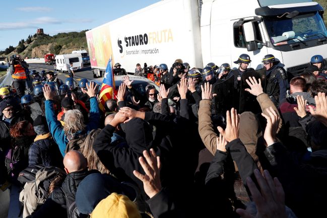 Hiszpania. Polskie ciężarówki uwięzione na granicy. Trasę zablokowali separatyści