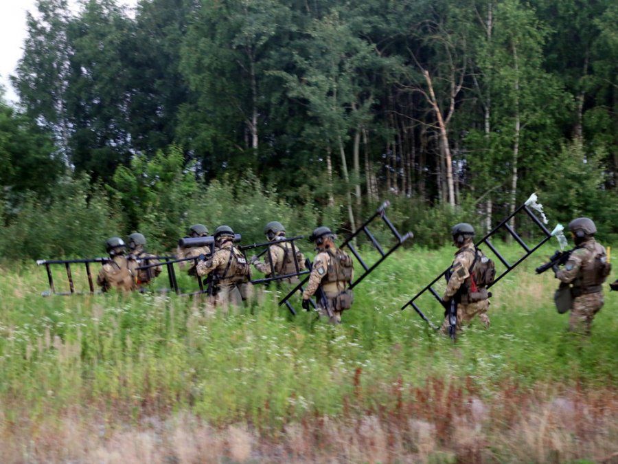 Spektakularna akcja policji pod Warszawą. "Brutalni i bezwzględni"