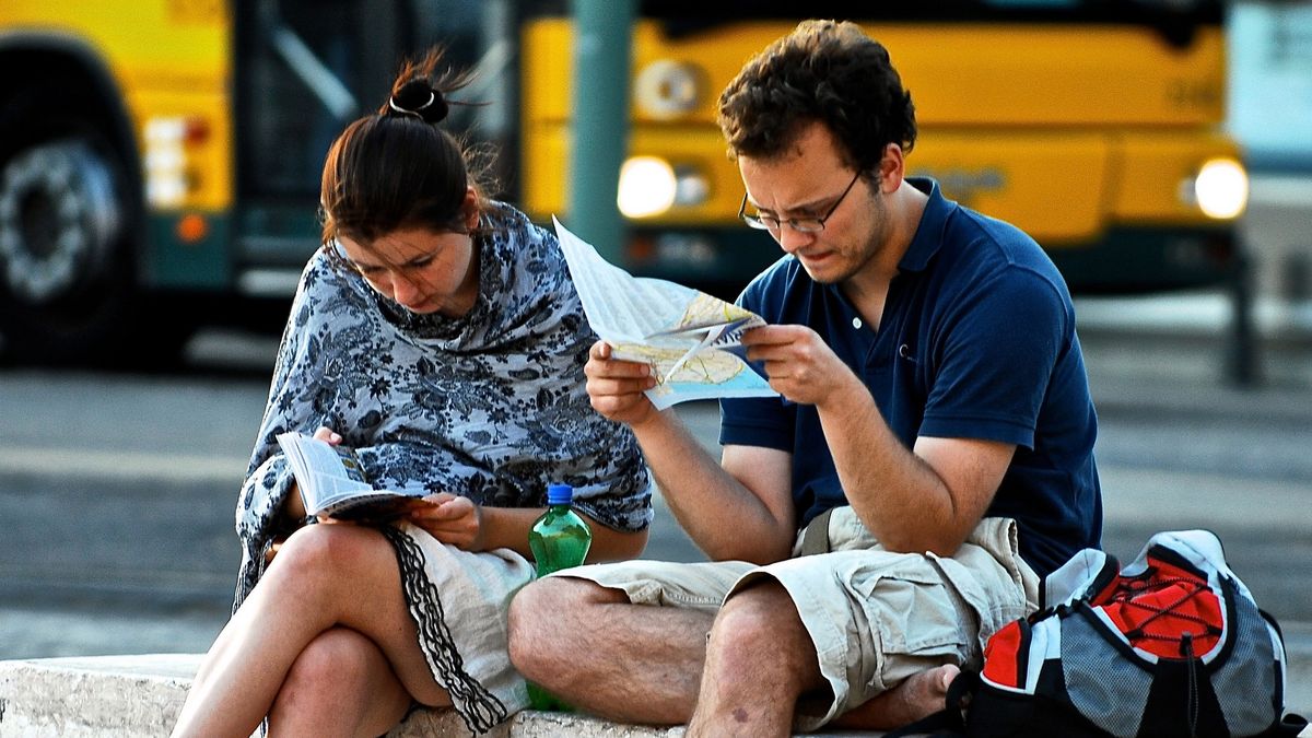 Warszawa i Kraków nie są przeciwne turystyce, ale chcą uregulować istnienie setek miejsc noclegowych 