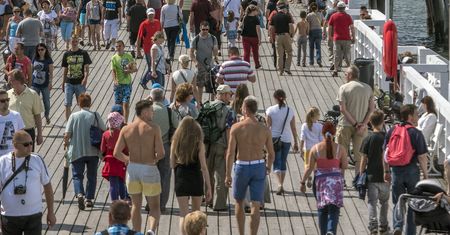 "Stop golasom na ulicy". Sopot walczy z roznegliżowanymi turystami