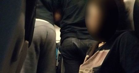 Nowa moda wśród polskich turystów. Robią "striptiz" w samolotach