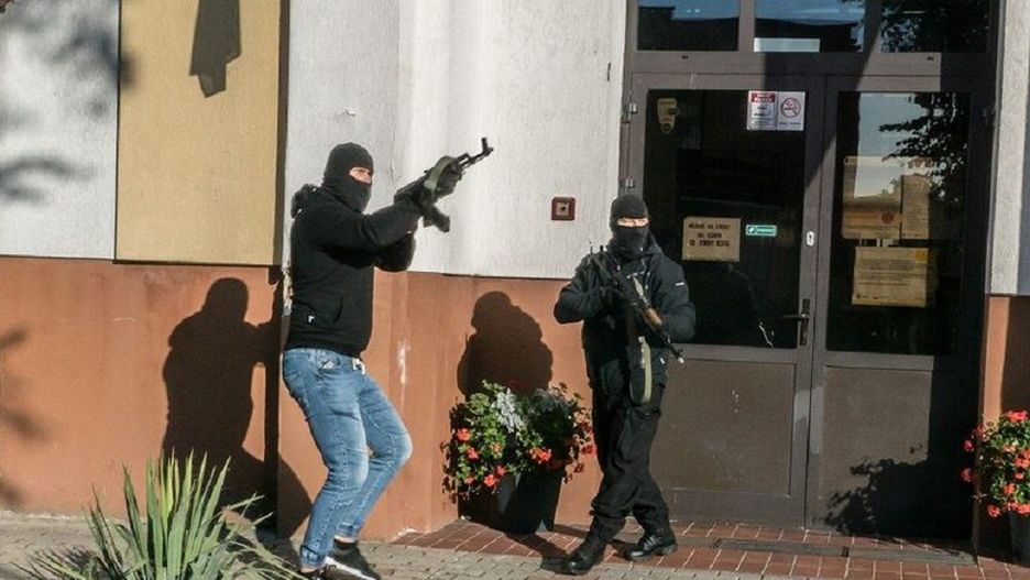 Terroryści" pojawili się również w szkole w Pasłęku