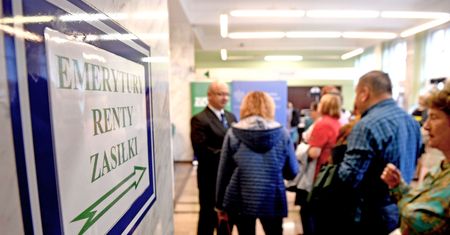 Wcześniejsza emerytura dla wszystkich. PiS idzie po zwycięstwo