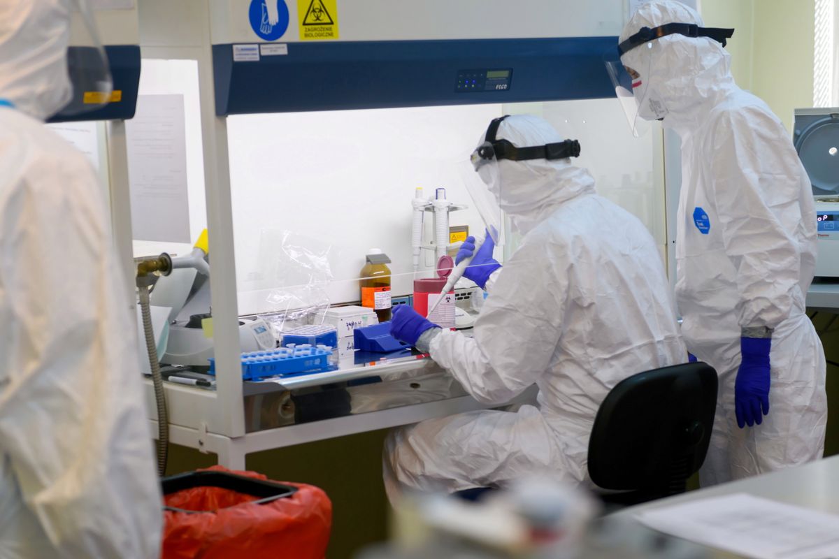 Koronawirus w Polsce. Badacze z UJ opracowali substancję hamującą wirusa SARS-CoV-2