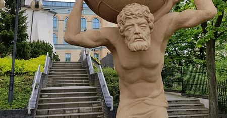 Kontrowersyjny Atlas w Opolu. Internauci kpią w najlepsze