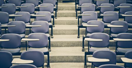 Kolejne uczelnie odwołują wykłady. W domu zostaną studenci z Wrocławia, Krakowa i Warszawy. Lista wydłuża się z każdą godziną