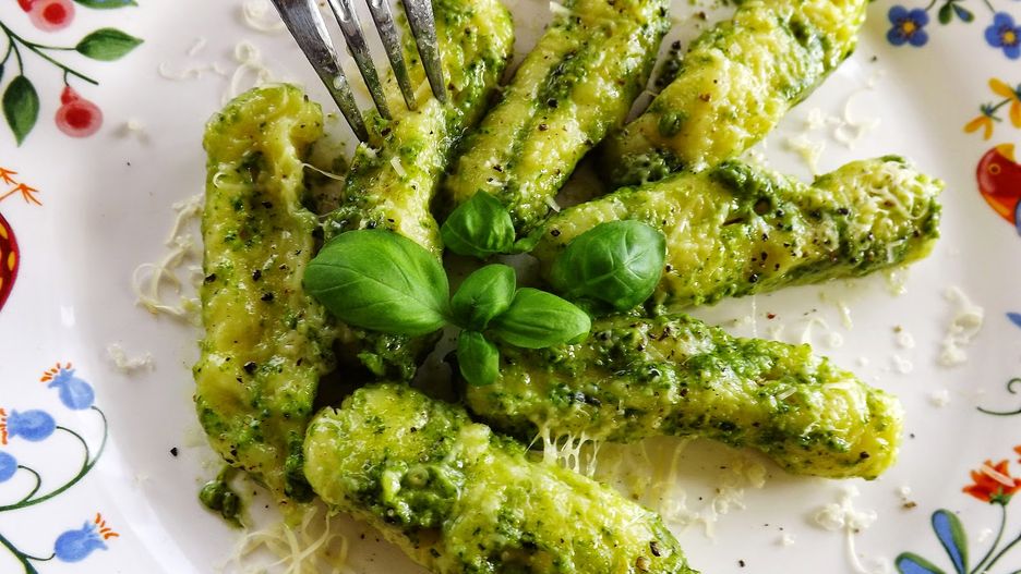 Kopytka w bazyliowym pesto. Polsko-włoski obiad