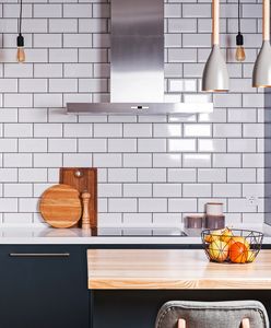 Płytki do kuchni na ścianę – nowoczesne kafelki w różnych stylach
