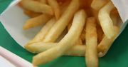 Tak zrobisz frytki jak z knajpy. Magiczny składnik