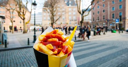 Belgowie świętują tydzień frytek. Na granicy można się najeść za darmo