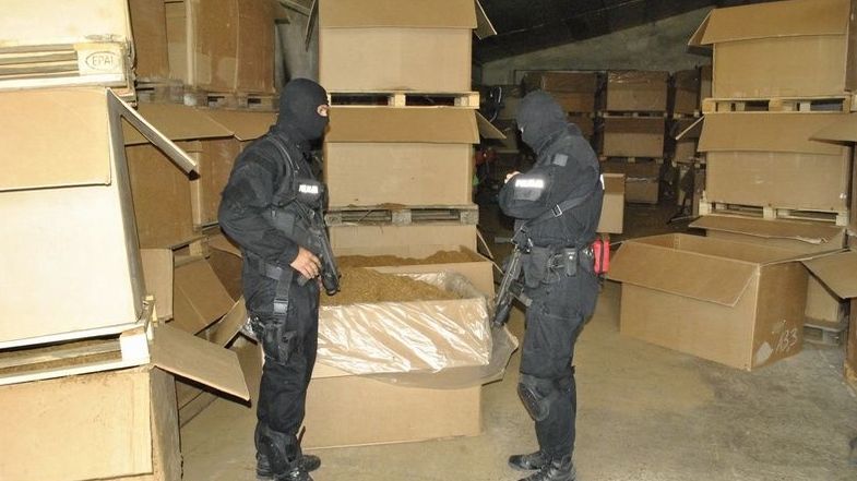 Po skutecznych działaniach KAS na drogach i granicach część kontrabandy przeniosła się do sieci.