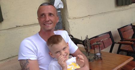 Ten wypadek zmienił jego życie. Dziś sam wychowuje syna