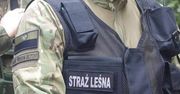 "Śmierć wrogom ojczyzny" na mundurze strażnika leśnego. "Absolutnie niedopuszczalne"
