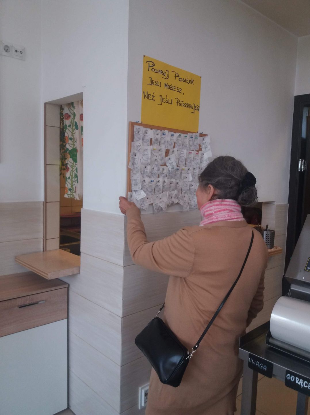 Każdy potrzebujący może wybrać posiłek spośród obiadów wykupionych przez ludzi wielkiego serca. 