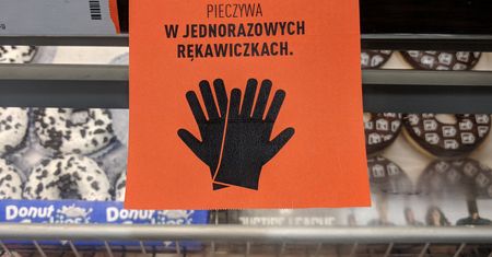 Nadchodzi koniec ery macania chleba w sklepie? Skutki koronawirusa w Polsce