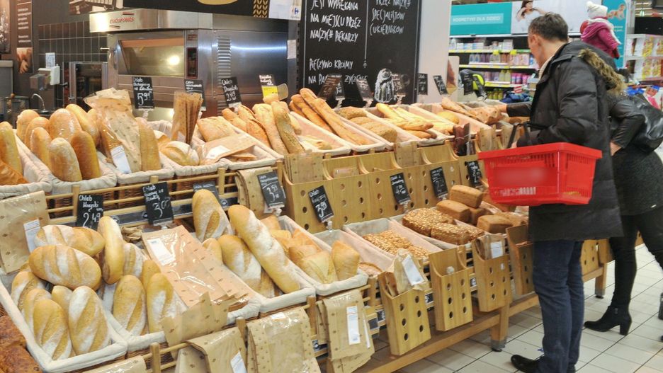 Markety i piekarnie masowo wprowadzają w błąd w sprawie pochodzenia pieczywa
