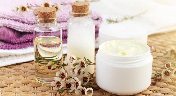 Zadbaj o skórę zimą - podstawa pielęgnacji to odpowidnie produkty do kąpieli, a także balsamy, masła i kremy