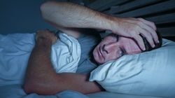 Budzisz się w nocy i nie możesz zasnąć? Tego nigdy nie rób